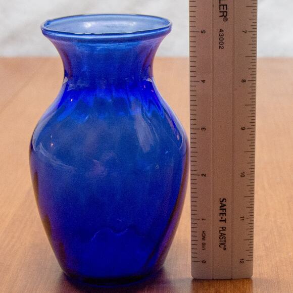 Vintage Handblown INDIANA GLASS Cobalt Blue Illusions Vase Optic Swirl Ribbed - Picture 4 of 4